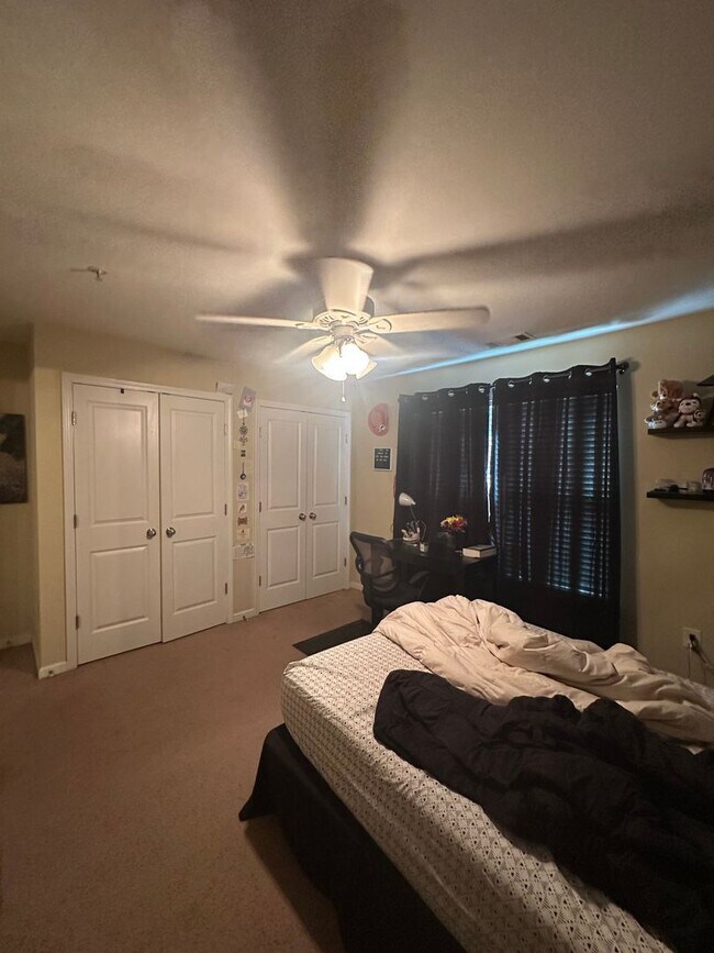 Building Photo - 2 Bedroom 2 Bathroom in gated community of the Summit