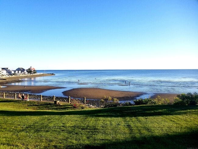 Building Photo - 185 Melba St