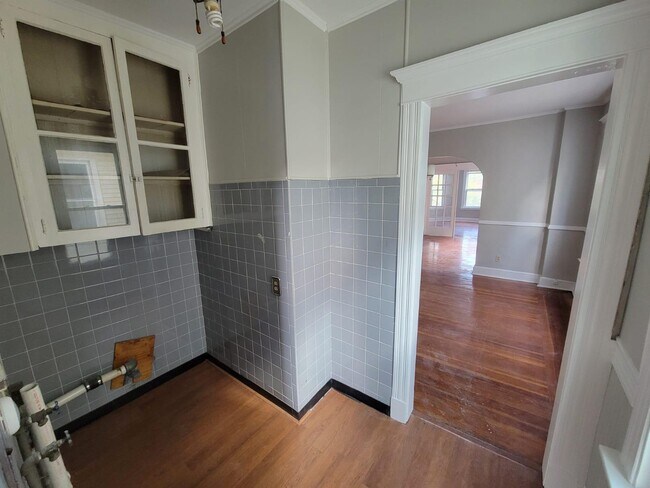 Building Photo - 504 Winthrop Ave