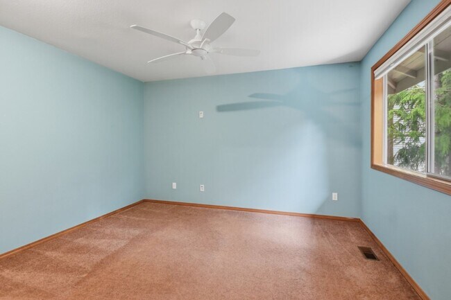 Building Photo - 4Bd/3.5Ba Sammamish House