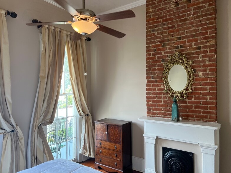 Building Photo - 2904 Annunciation St