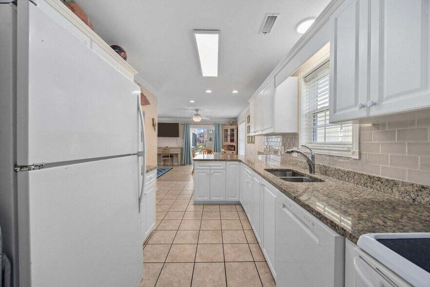 Building Photo - 113A S Yaupon Dr