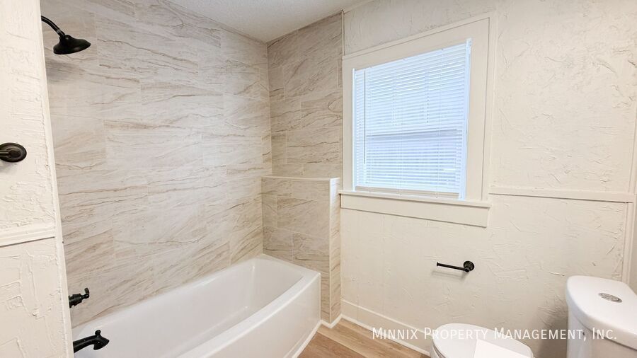 Building Photo - 2009 23rd St