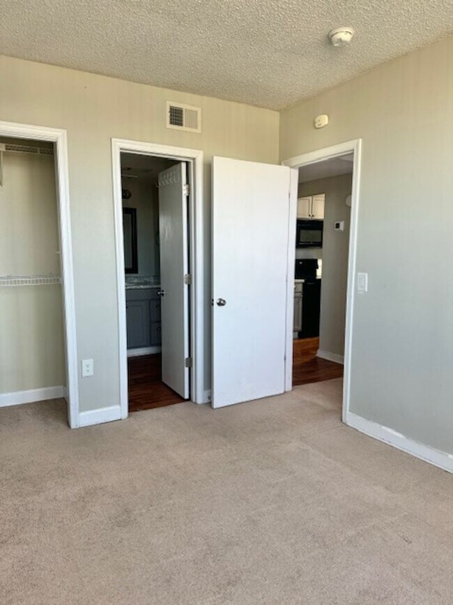 Building Photo - wh912