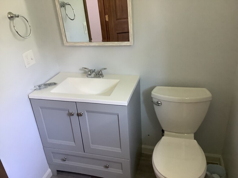 Building Photo - 12 Wheeler St