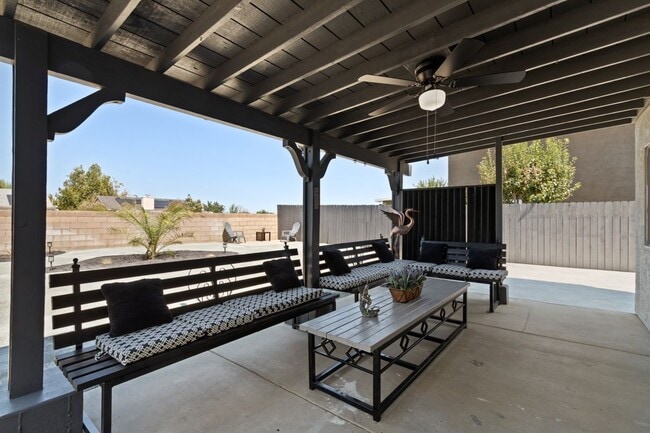 Building Photo - 43865 Carefree Ct
