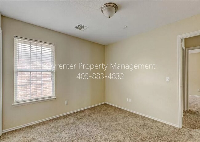 Building Photo - Gorgeous 3 bedroom 2 Bath and 2 Car Home in the Heart of Yukon