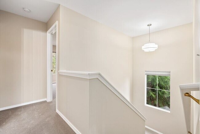 Building Photo - AIR CONDITIONED Townhome in Beautiful Summ...