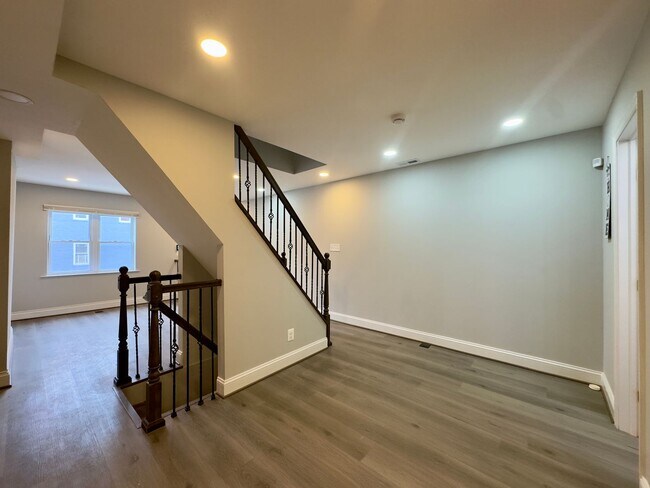 Building Photo - Fully-Renovated 3 Bedroom/2.5 Bathroom with In-Unit Laundry near Highlandtown, Baltimore, MD!