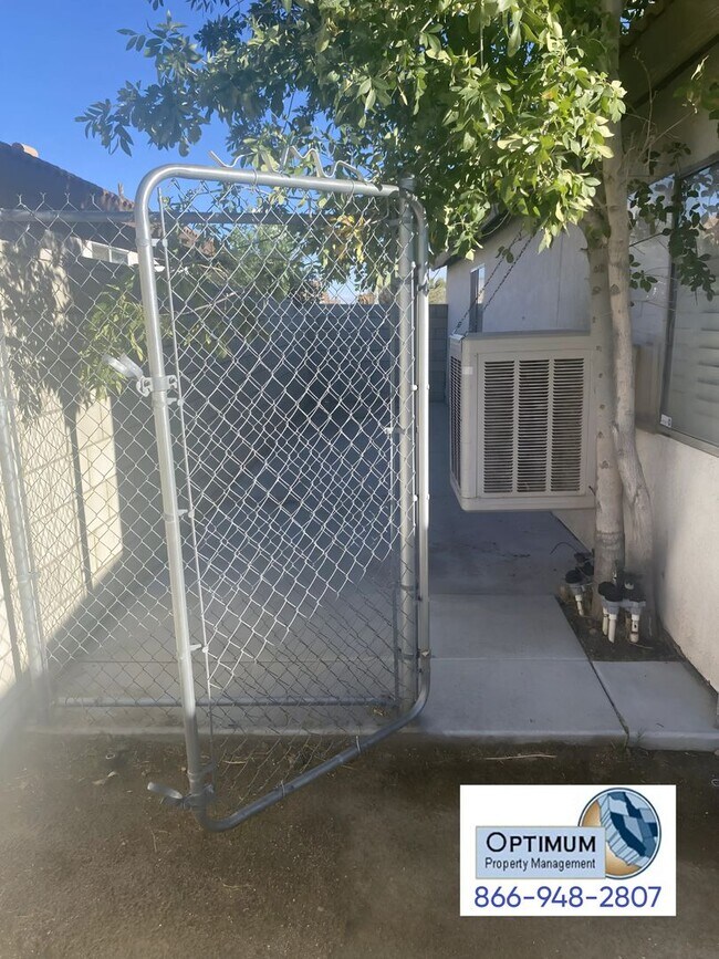 Building Photo - Charming 3-Bedroom, 2-Bathroom Home with E...