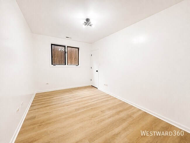 Building Photo - 2534 W Harrison St