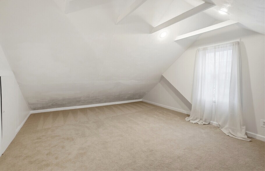 Building Photo - 2695 Bellwood Ave