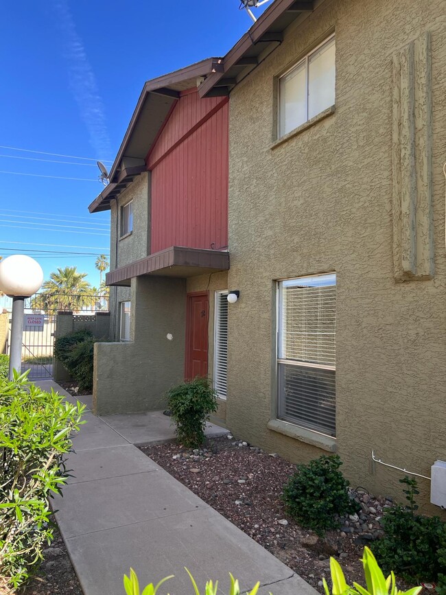Building Photo - 4615 N 39th Ave