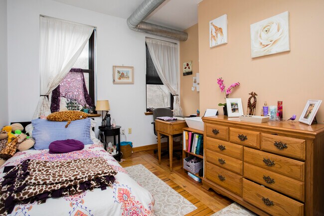 Building Photo - 421 E Carson St