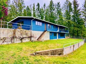 Building Photo - Fisherman's Lookout- Fully Furnished with garage only October 1st - May 31st