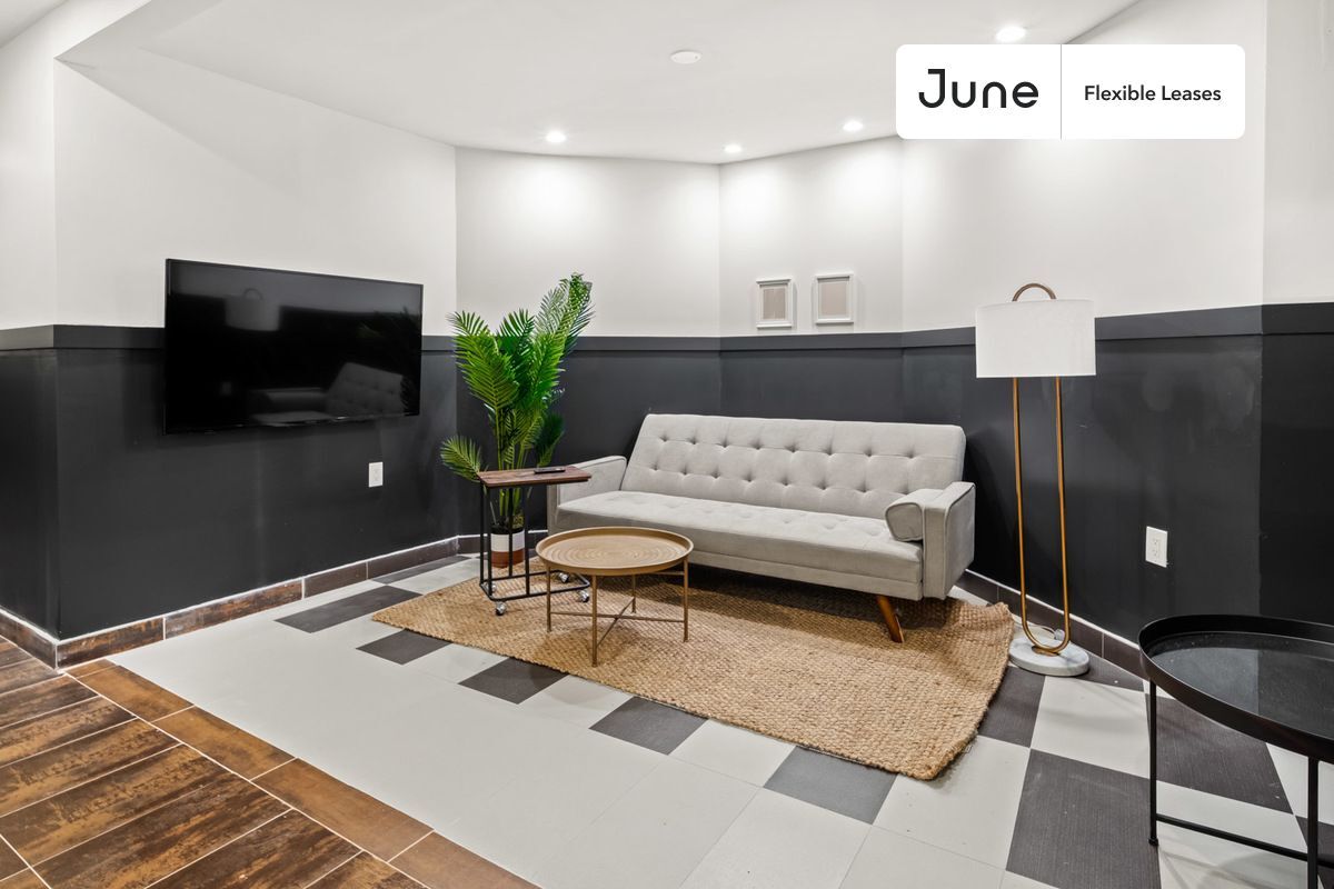 Building Photo - Contemporary ROOM at The Clark House