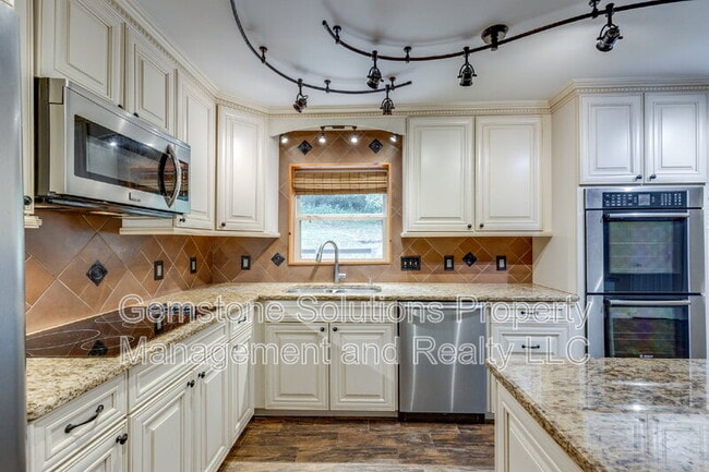 Building Photo - 6738 Quiet Ln