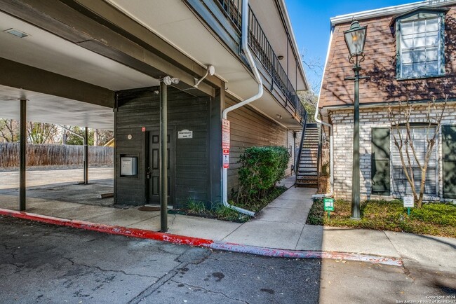 Building Photo - 1045 Shook Ave
