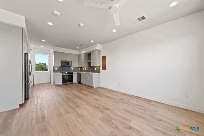 Building Photo - 1208 N Academy Ave