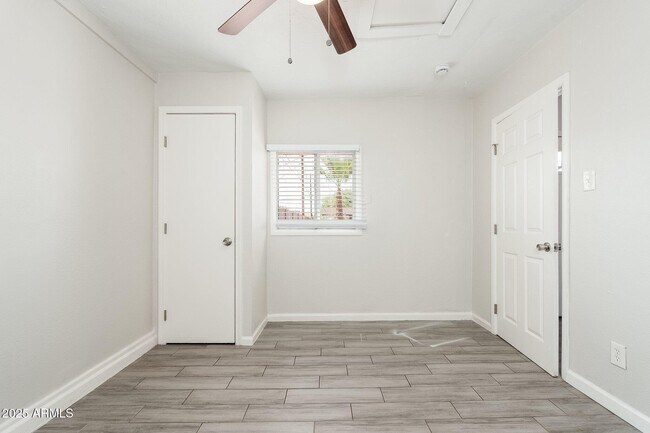 Building Photo - 744 W Coolidge St