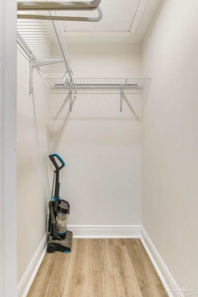 Building Photo - 814 W Gonzalez St