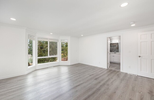 Building Photo - 5 bed 4 bath home in somerset available 9/1