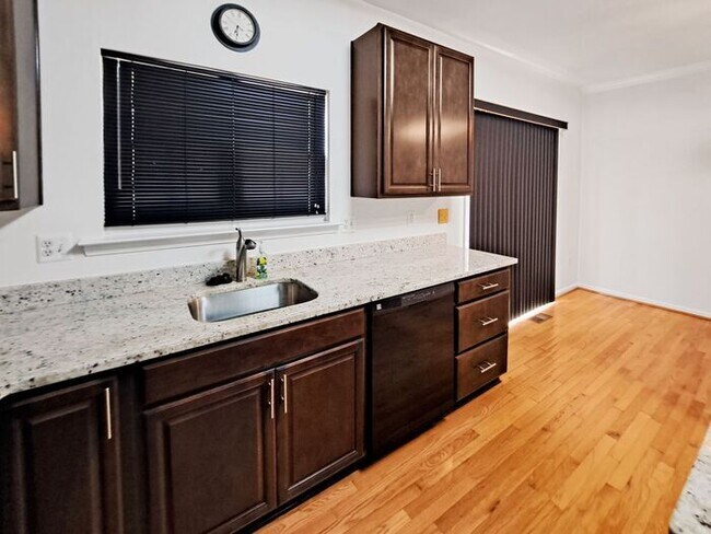 Building Photo - Charming 3-Level Brick Townhome in Waldorf...