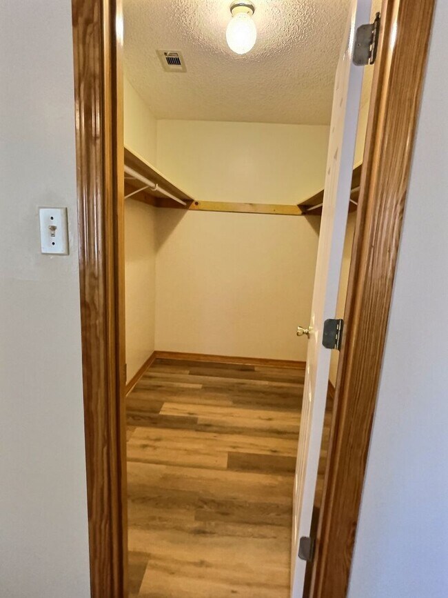 Building Photo - Spacious 4-Bedroom Home in Ocean Springs S...