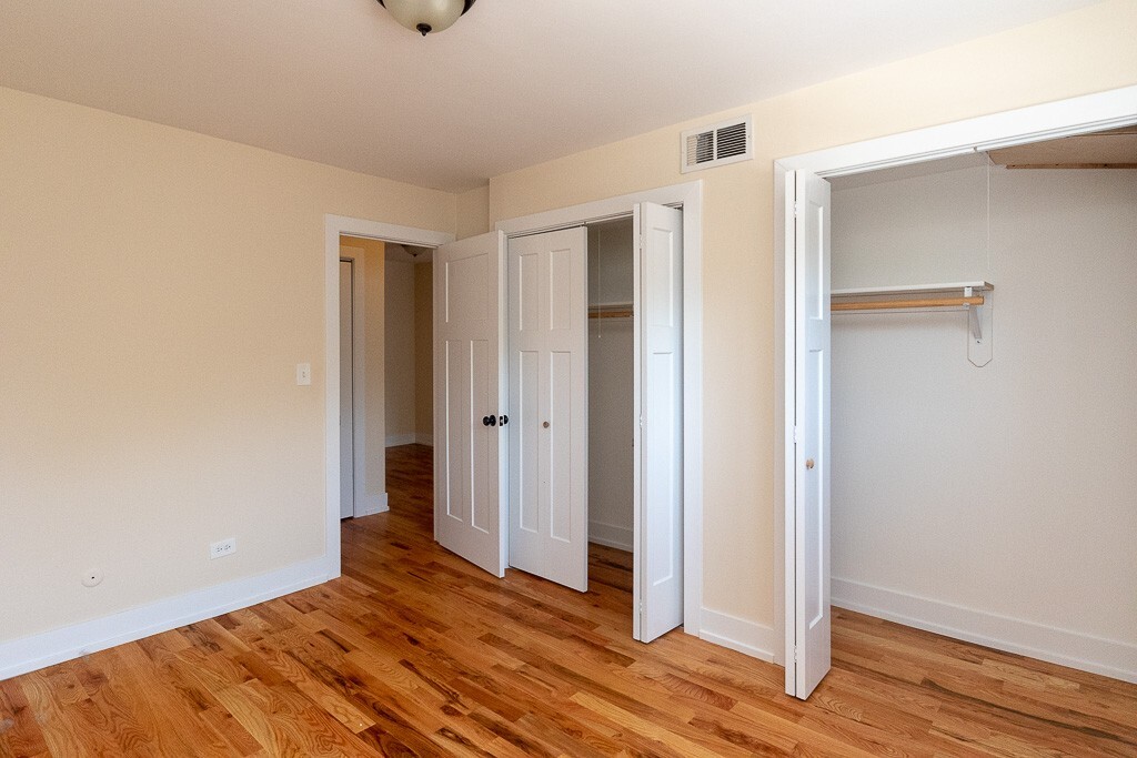 Building Photo - 557 W Arlington Pl