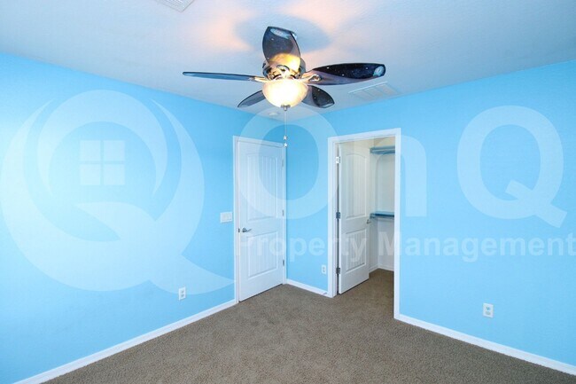 Building Photo - 730 N Robins Way