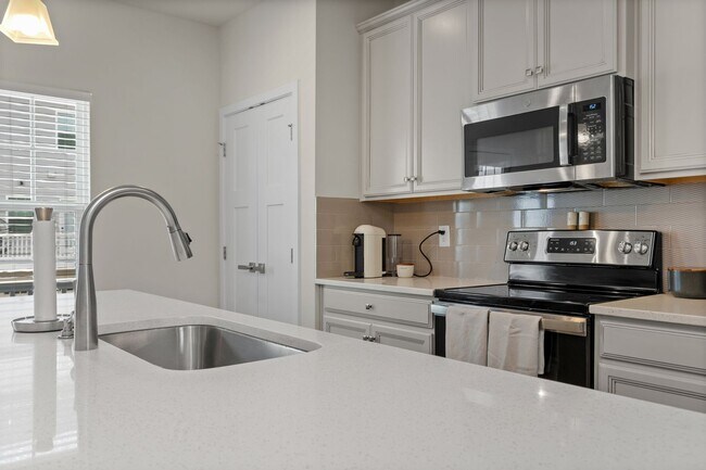 Building Photo - Luxurious three-story townhome with owner's suite and high-end finishes