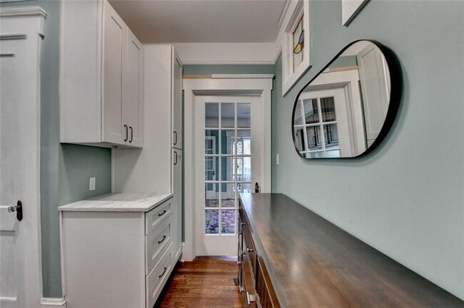 Building Photo - 309 S Columbia Dr