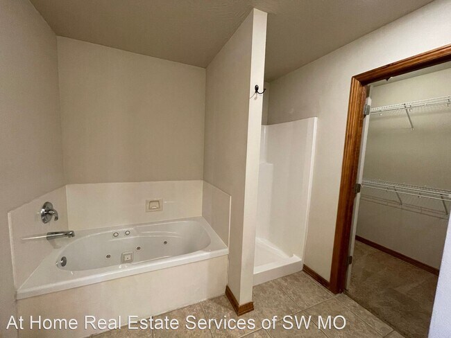 Building Photo - 4 br, 2 bath House - 792 S Hackberry Ave