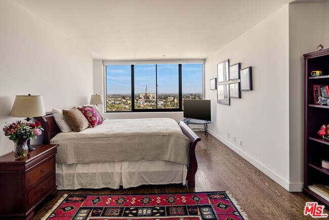 Building Photo - 10724 Wilshire Blvd
