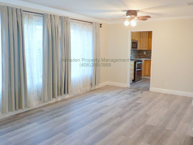 Building Photo - Updated Home, Central A/C & No Carpets! Pe...