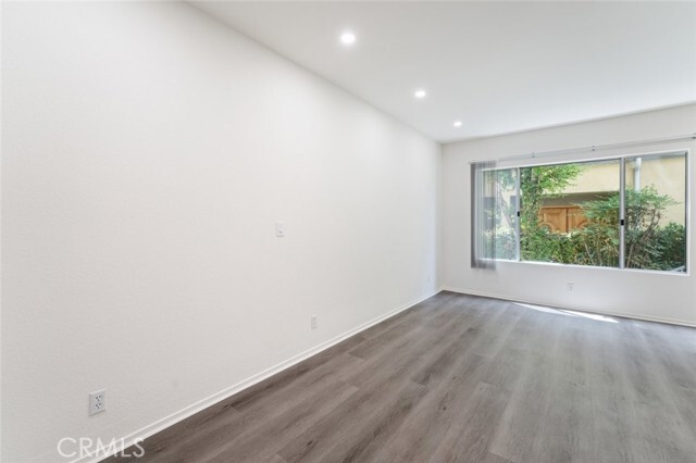 Building Photo - 731 E Cypress Ave