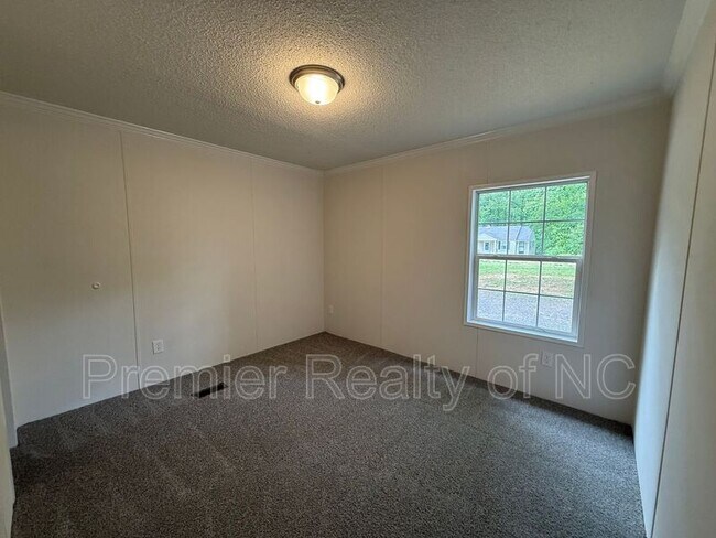 Building Photo - 5474 Robinhood Rd