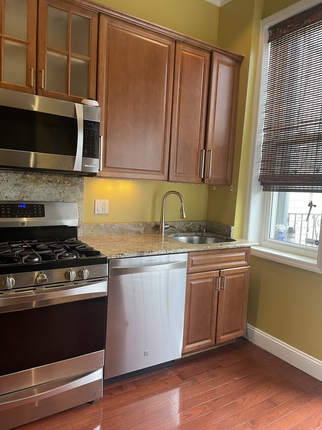 Building Photo - 400 Eldert Ln