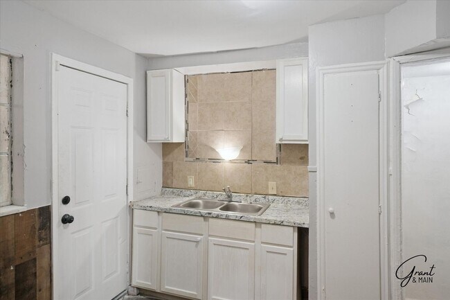 Building Photo - 18330/18332 Kelly Rd - Naama Cohen