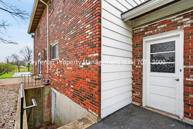 Building Photo - Spacious Updated 4-Bedroom Home in Prime Chesterfield Location