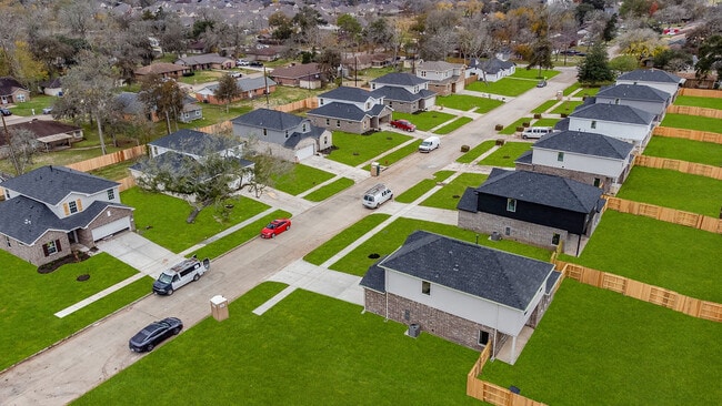 Building Photo - 401 Magnolia Ln