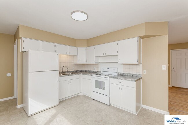 Primary Photo - 2 bedroom duplex with bonus room
