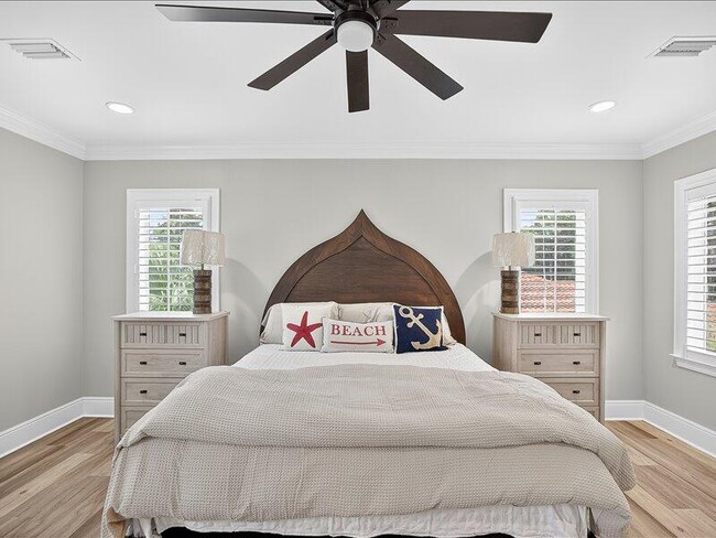 Building Photo - 3161 Club Dr