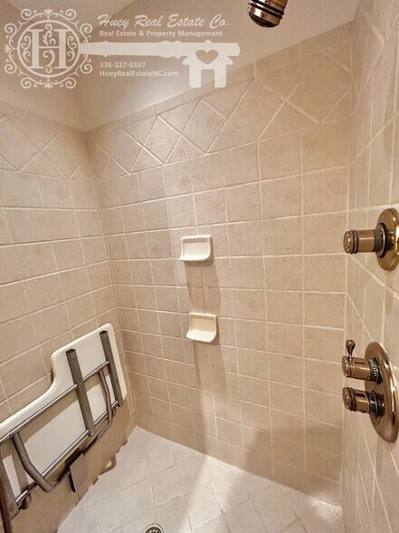 Building Photo - 204 Trail Four