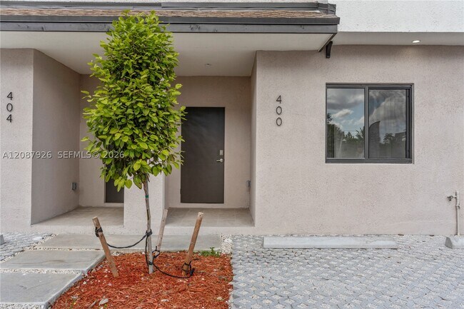 Building Photo - 401 W Palm Dr