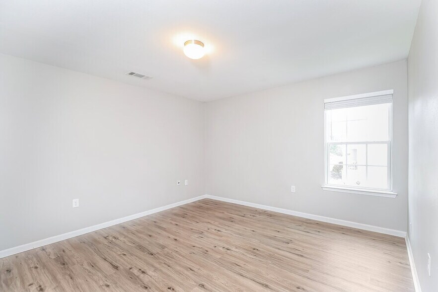 Building Photo - 2836 Westbury Ct