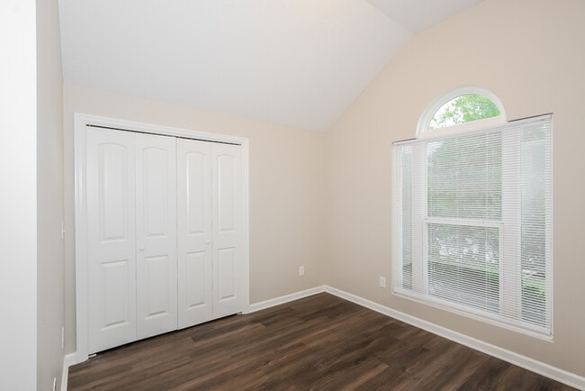 Building Photo - 514 Sebastian Dr