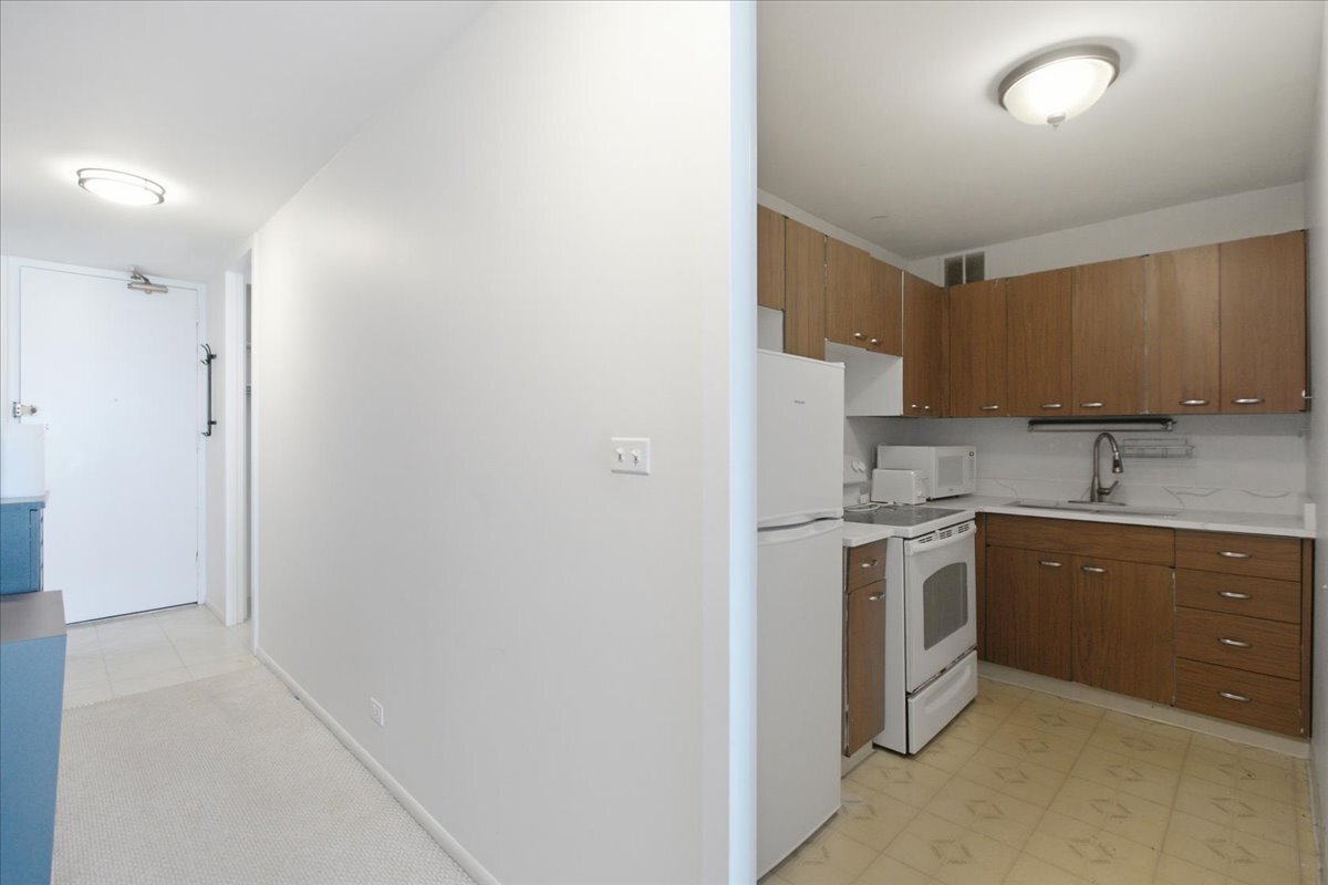 Building Photo - 1700 E 56th St