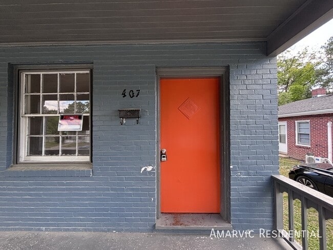 Building Photo - 407 Dexter St