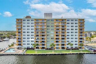 Building Photo - 2900 NE 30th St